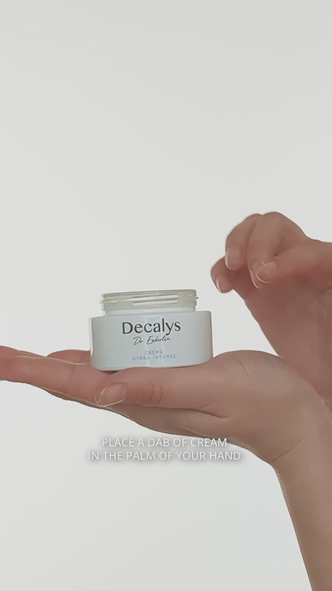 Load video: Crème Hydra Intense
