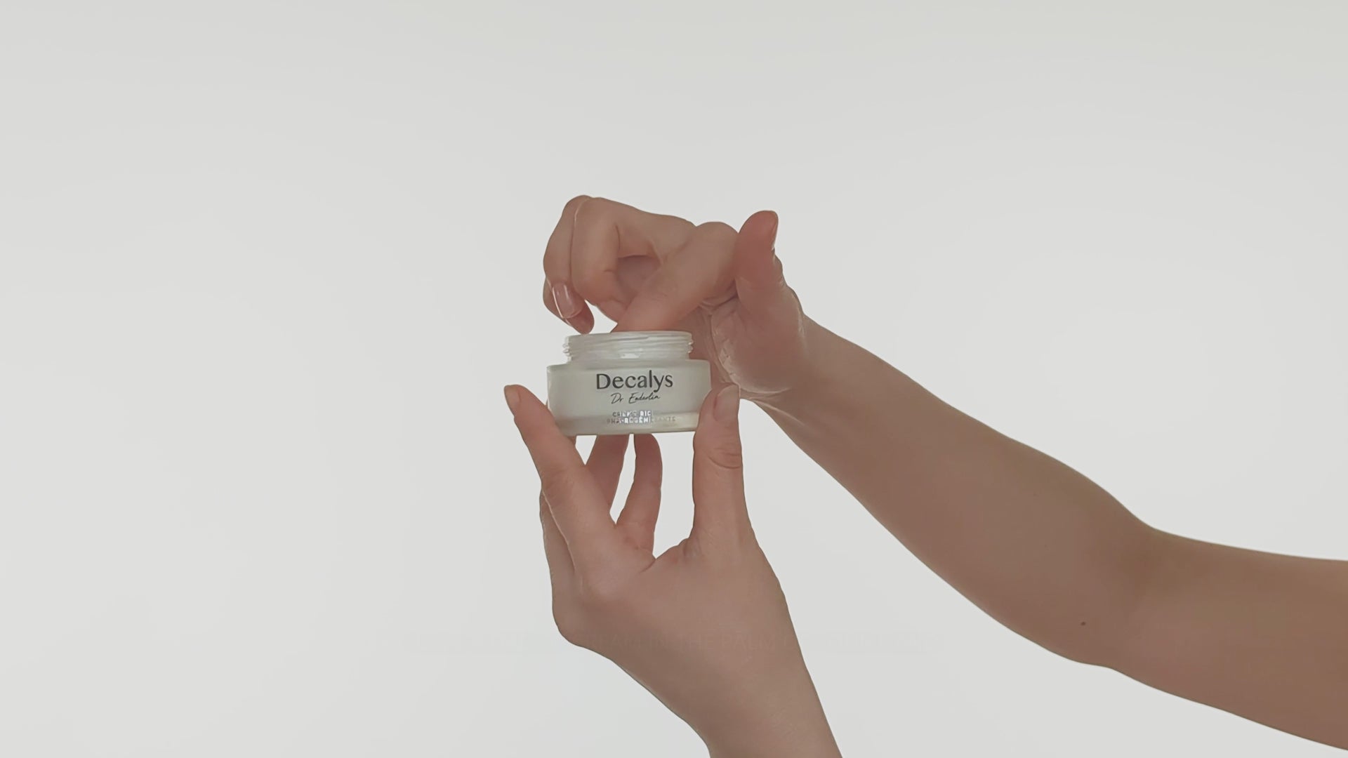 Load video: Crème Riche Alpha Régénérante